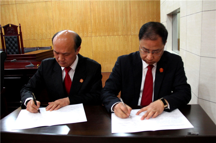 3月12日大冶法院召开2017总结暨党风廉政大会 (1).jpg